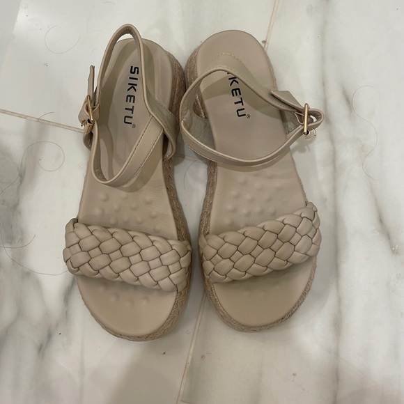 Shoes - Nude sandals